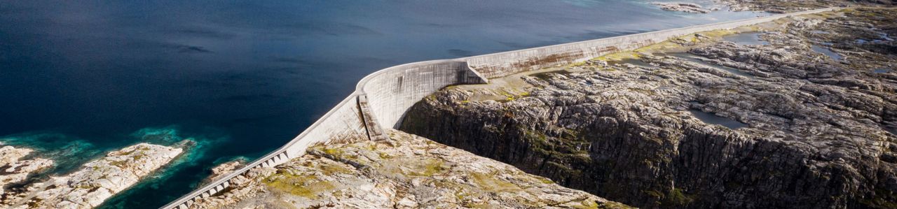 Zračna fotografija brane i akumulacije